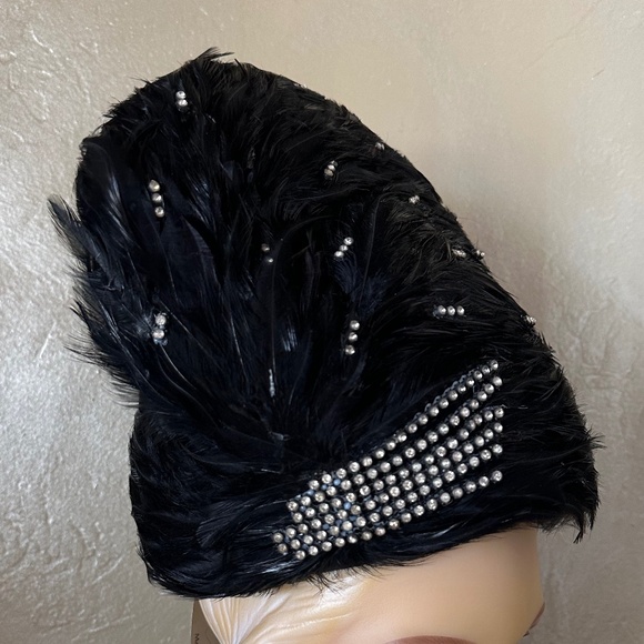SUPERB 1970s\' NWT BLACK FEATHER HAT WITH RHINESTONE TRIM main image 10